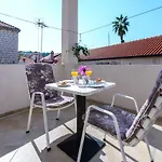 Eta Apartmán