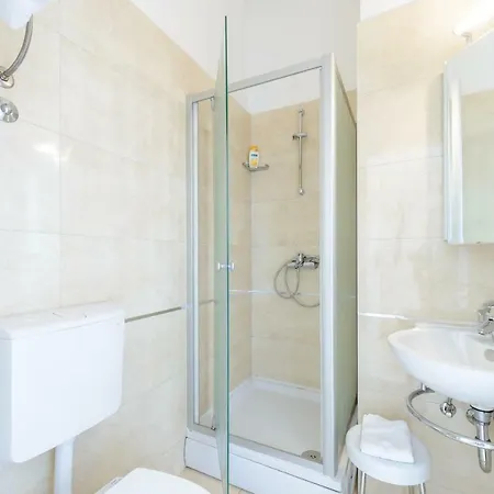 Apartament Eta *